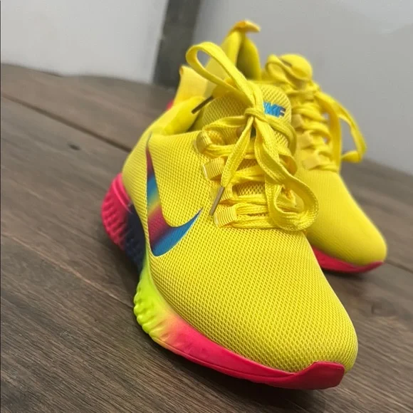 Nike Yellow Athletic Shoes Lightweight Breathable Design - Picture 3 of 11